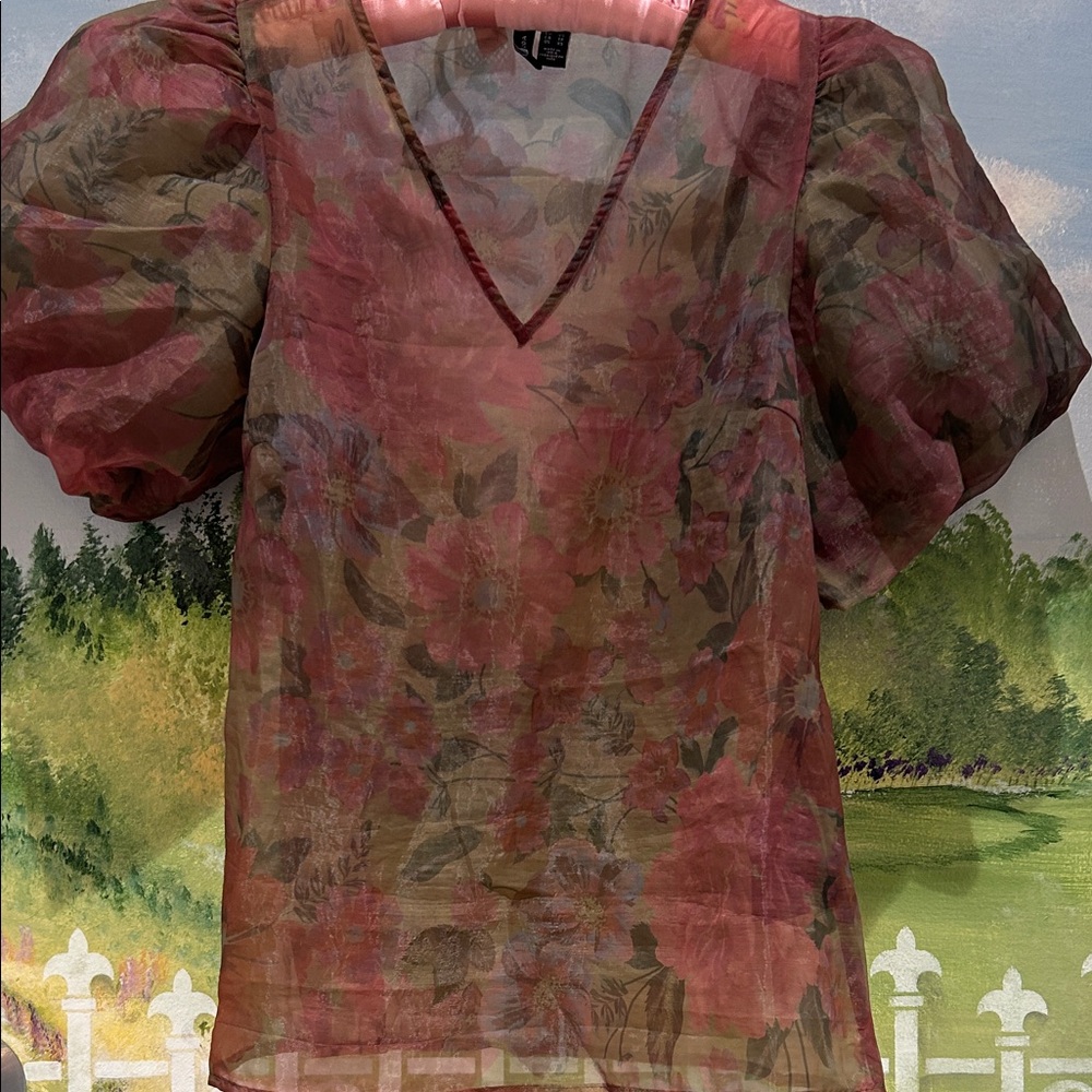 Vero Moda 🌺Multicolor Floral Sheer Bubble Hem Top. Size XS